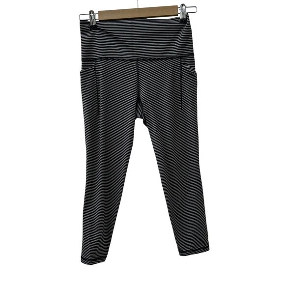 Athleta Pants - Athleta Salutation Stash Pocket Textured 7/8 Tight Capri Leggings Stripe Women S